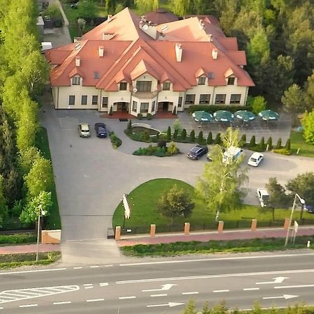 Hotel Maxima Wolanów Kültér fotó